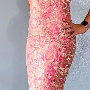 Beautiful strapless dress. Classy and sexy